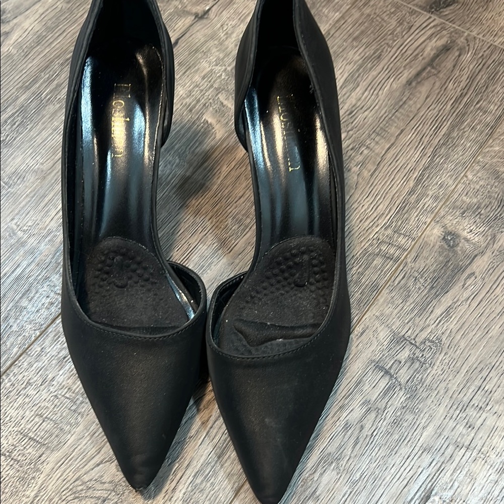 Sleek Black Pointed-Toe Heels